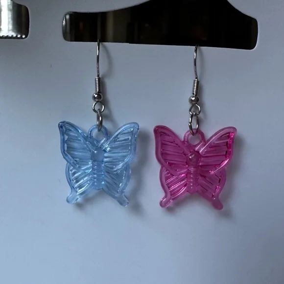 Handmade clear butterfly earrings 🦋 - Picture 1 of 2